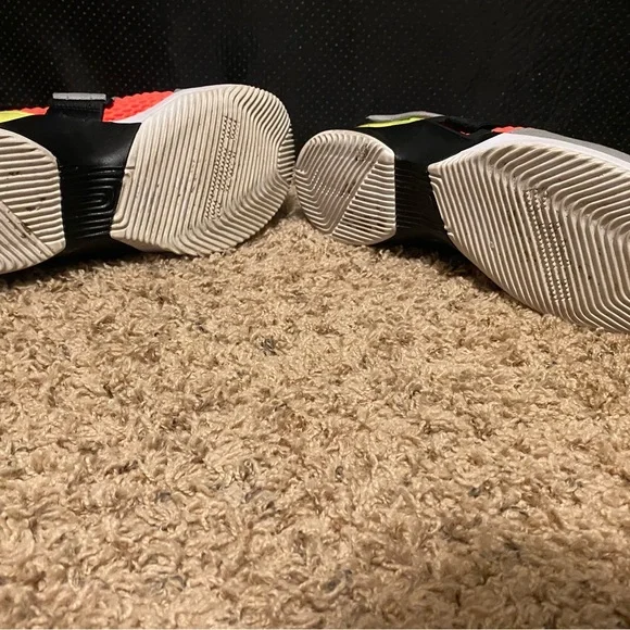 Nike LeBron Soldier 12 'Hot Lava' basketball shoes - Picture 3 of 4